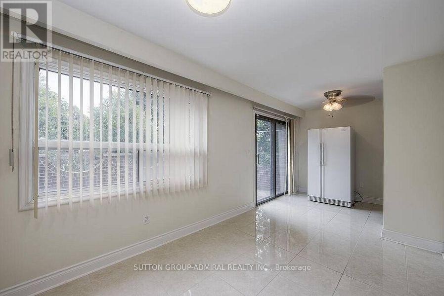 












MAIN/UP - 7881 DUFFERIN STREET

,
Vaughan (Beverley Glen),




Ontario
L4J3M5

