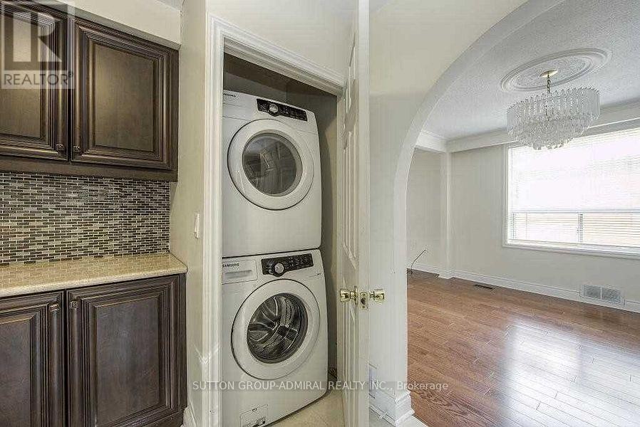 












MAIN/UP - 7881 DUFFERIN STREET

,
Vaughan (Beverley Glen),




Ontario
L4J3M5


