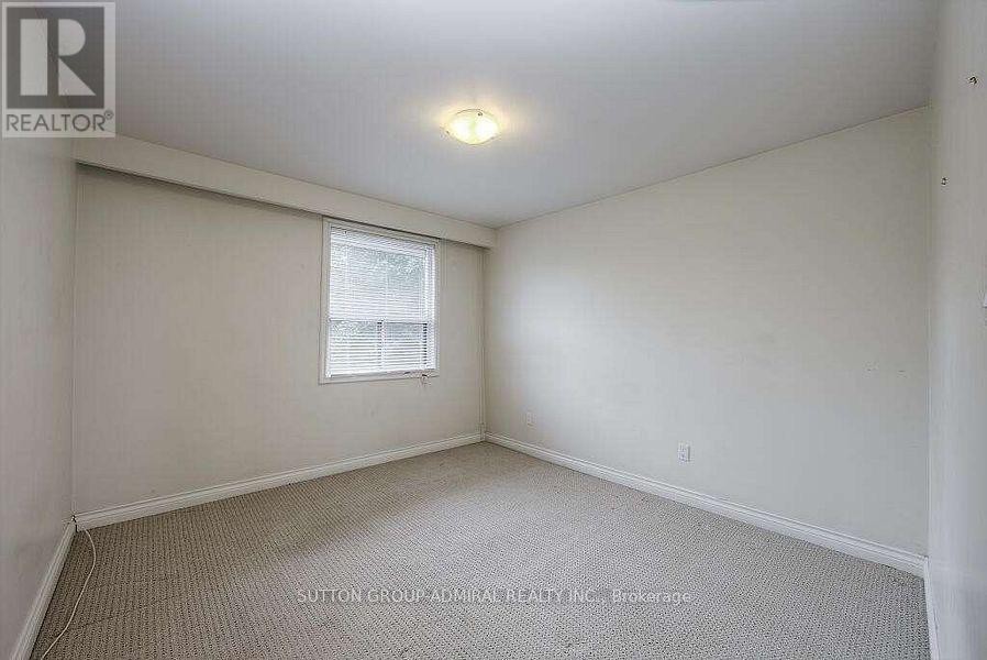 












MAIN/UP - 7881 DUFFERIN STREET

,
Vaughan (Beverley Glen),




Ontario
L4J3M5

