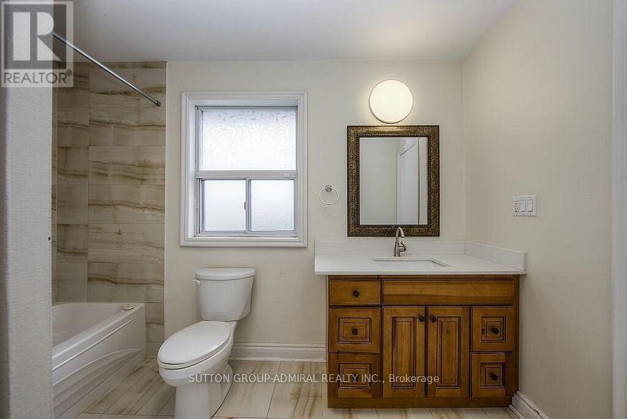 












MAIN/UP - 7881 DUFFERIN STREET

,
Vaughan (Beverley Glen),




Ontario
L4J3M5

