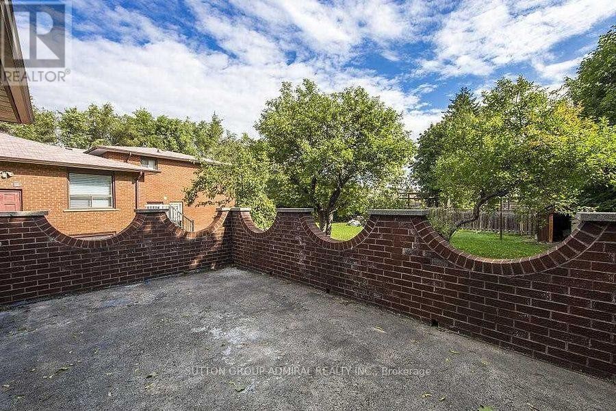 












MAIN/UP - 7881 DUFFERIN STREET

,
Vaughan (Beverley Glen),




Ontario
L4J3M5

