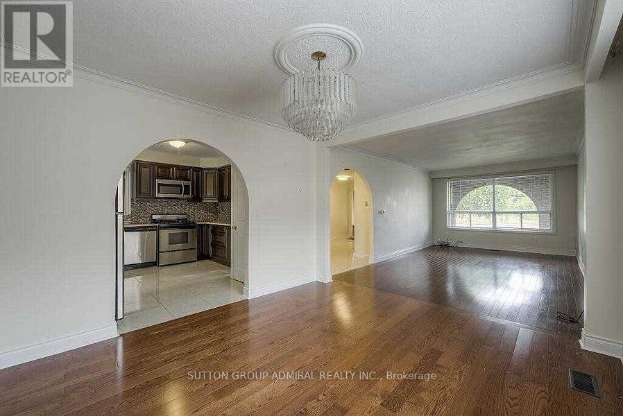 












MAIN/UP - 7881 DUFFERIN STREET

,
Vaughan (Beverley Glen),




Ontario
L4J3M5

