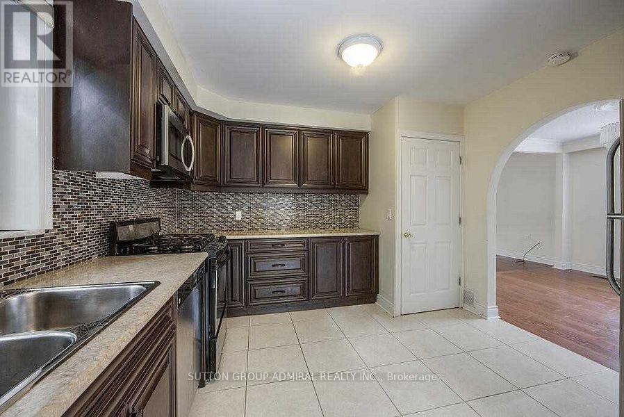 












MAIN/UP - 7881 DUFFERIN STREET

,
Vaughan (Beverley Glen),




Ontario
L4J3M5

