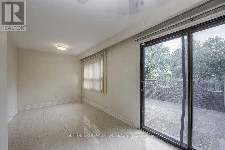 












MAIN/UP - 7881 DUFFERIN STREET

,
Vaughan (Beverley Glen),




Ontario
L4J3M5

