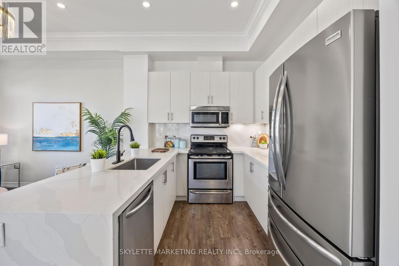 












2 CORNERBANK CRESCENT

,
Whitchurch-Stouffville (Stouffville),




Ontario
L4A1X1

