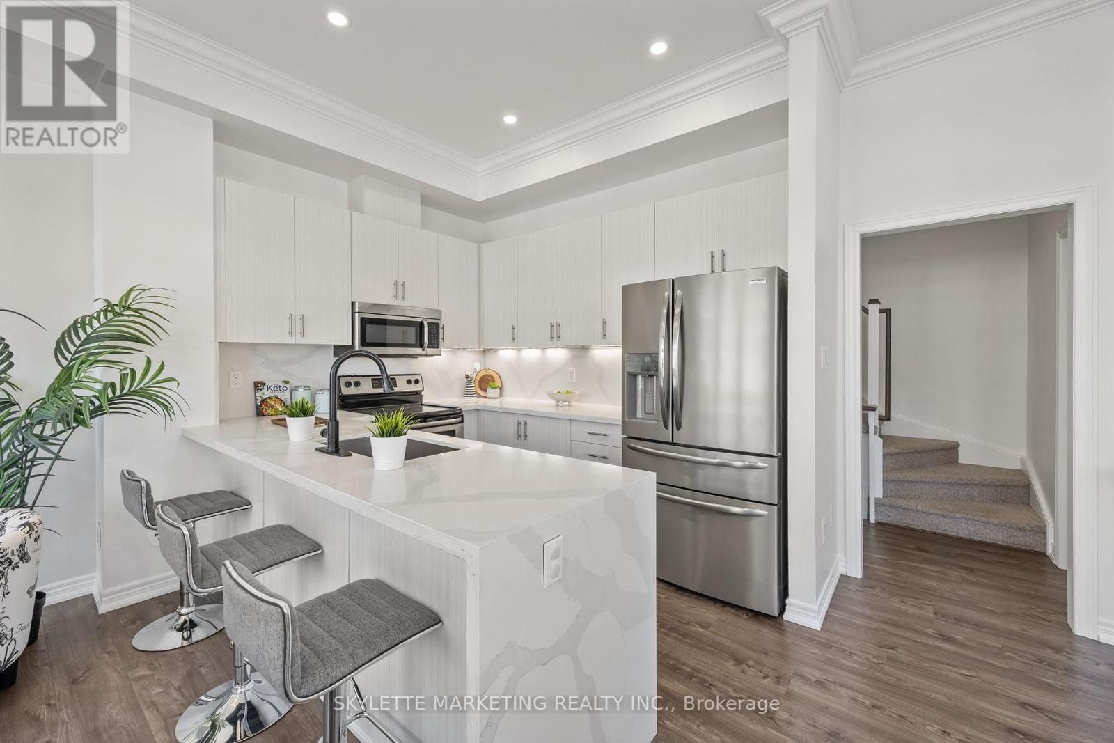 












2 CORNERBANK CRESCENT

,
Whitchurch-Stouffville (Stouffville),




Ontario
L4A1X1

