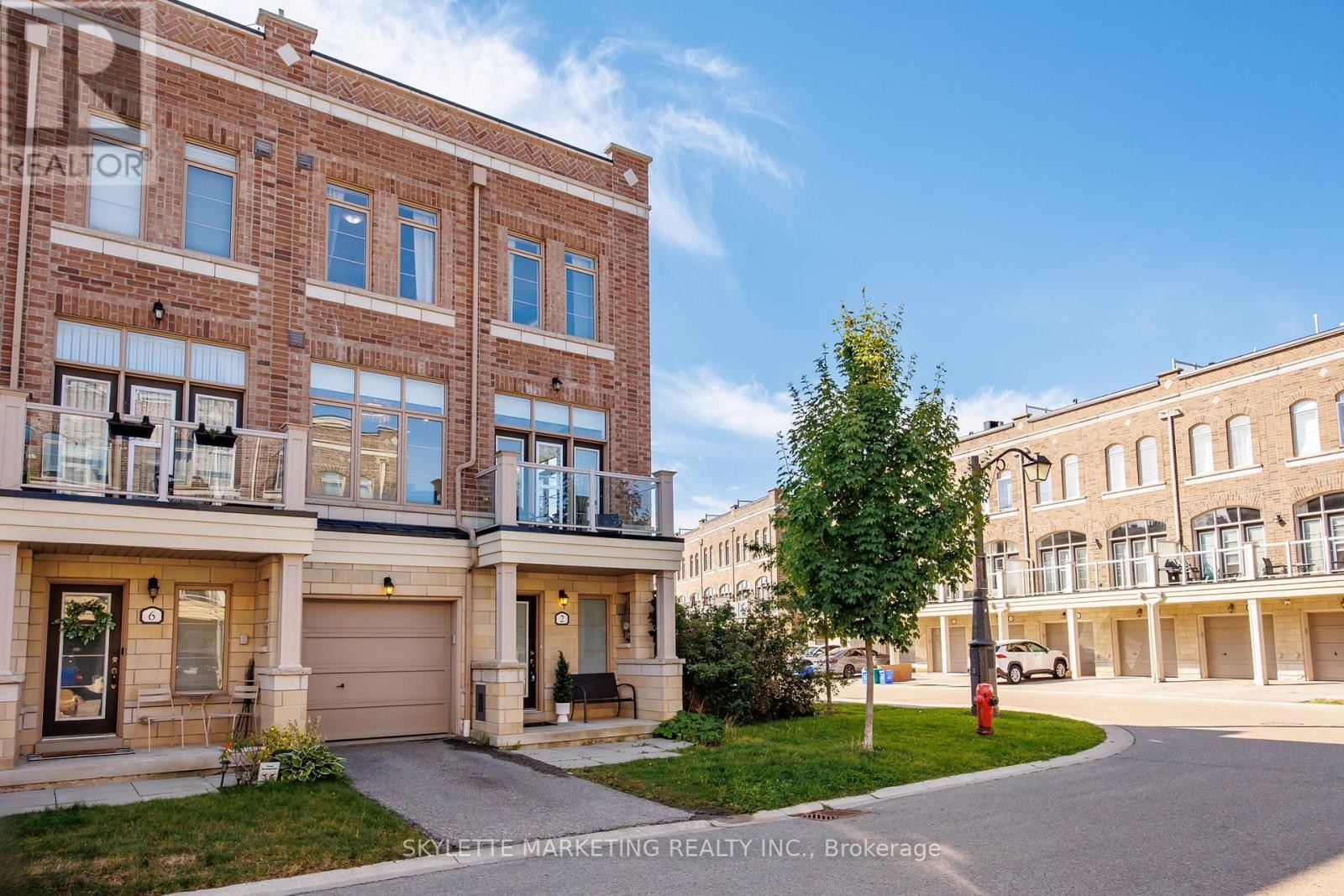 












2 CORNERBANK CRESCENT

,
Whitchurch-Stouffville (Stouffville),




Ontario
L4A1X1

