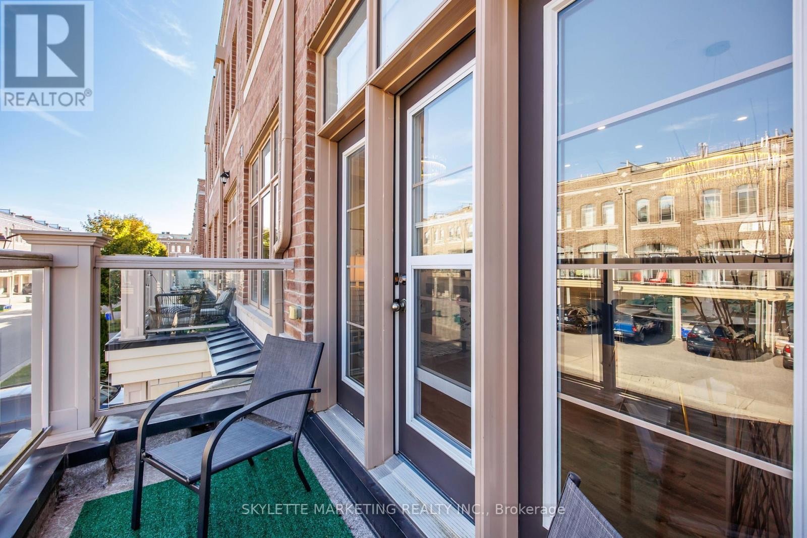 












2 CORNERBANK CRESCENT

,
Whitchurch-Stouffville (Stouffville),




Ontario
L4A1X1

