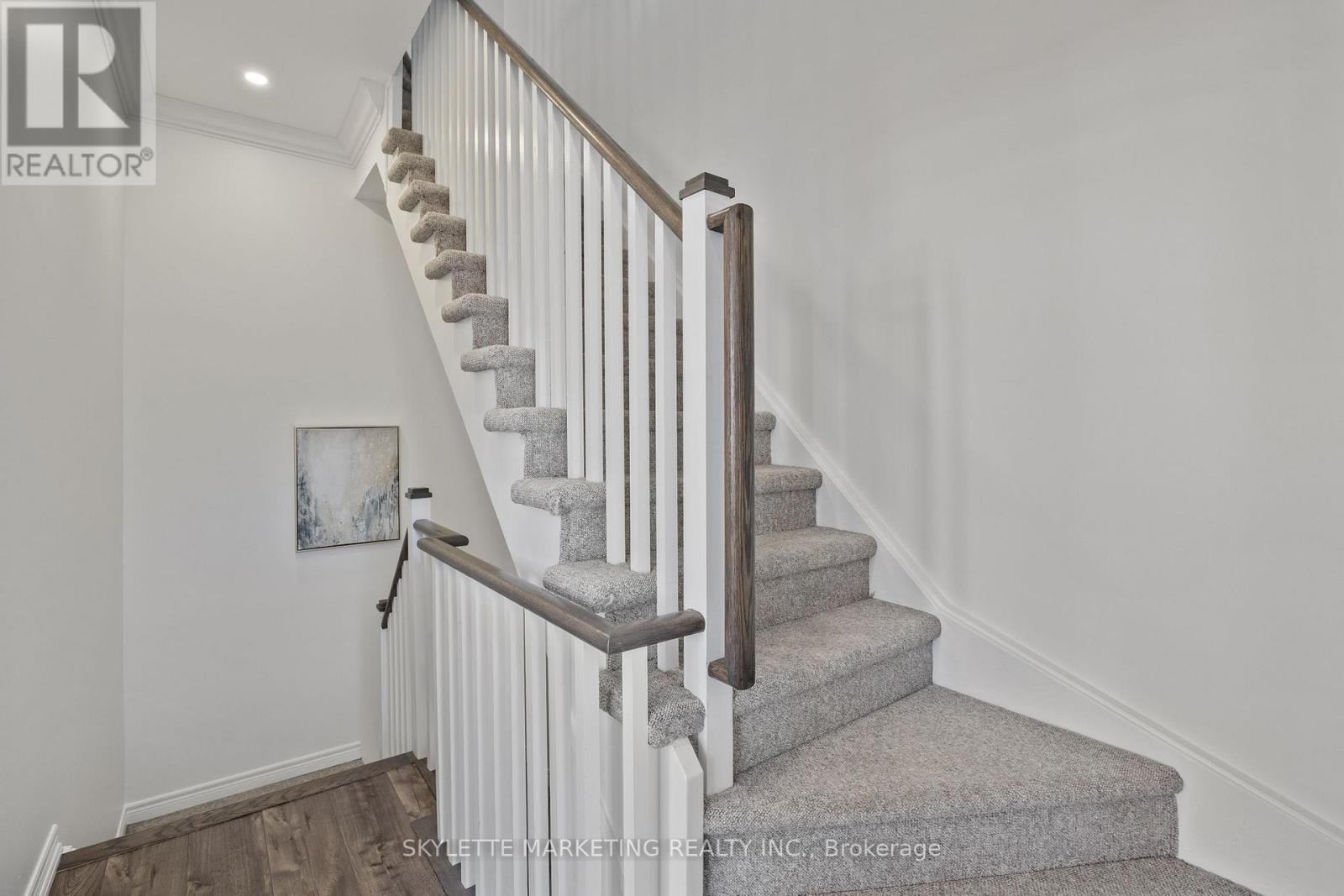 












2 CORNERBANK CRESCENT

,
Whitchurch-Stouffville (Stouffville),




Ontario
L4A1X1

