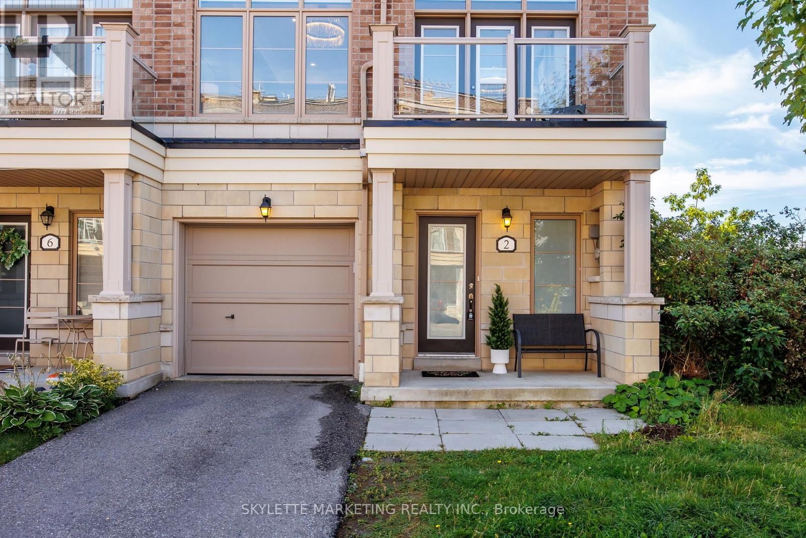 












2 CORNERBANK CRESCENT

,
Whitchurch-Stouffville (Stouffville),




Ontario
L4A1X1

