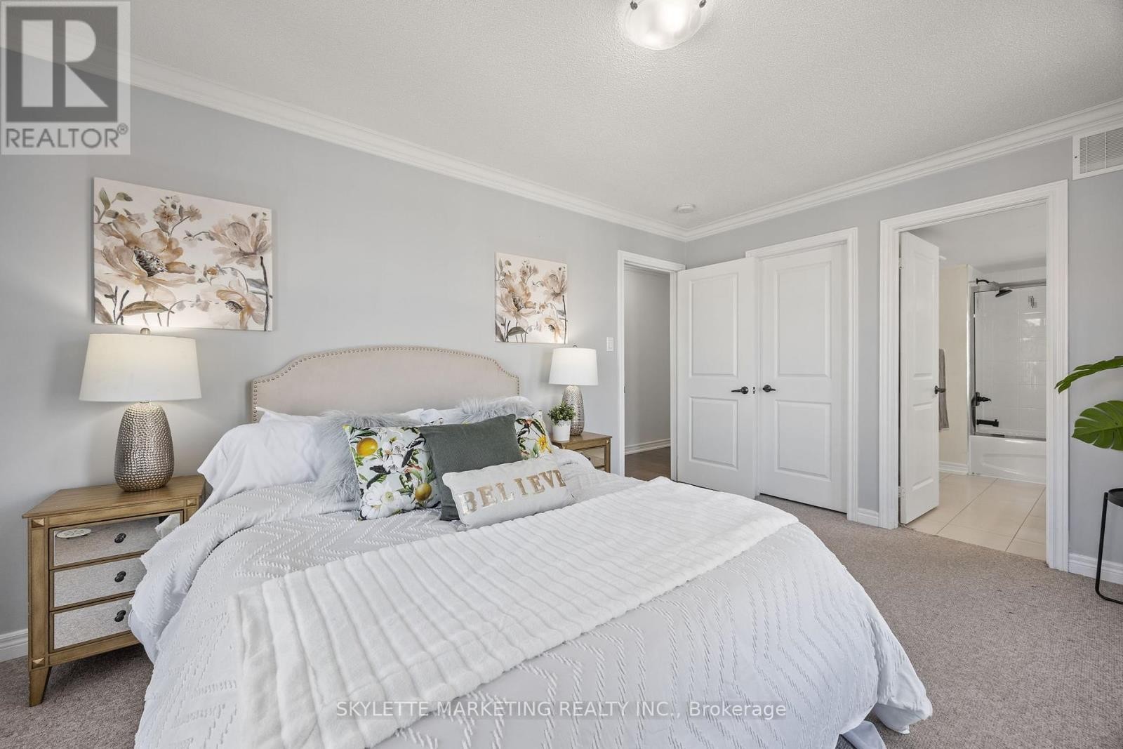 












2 CORNERBANK CRESCENT

,
Whitchurch-Stouffville (Stouffville),




Ontario
L4A1X1

