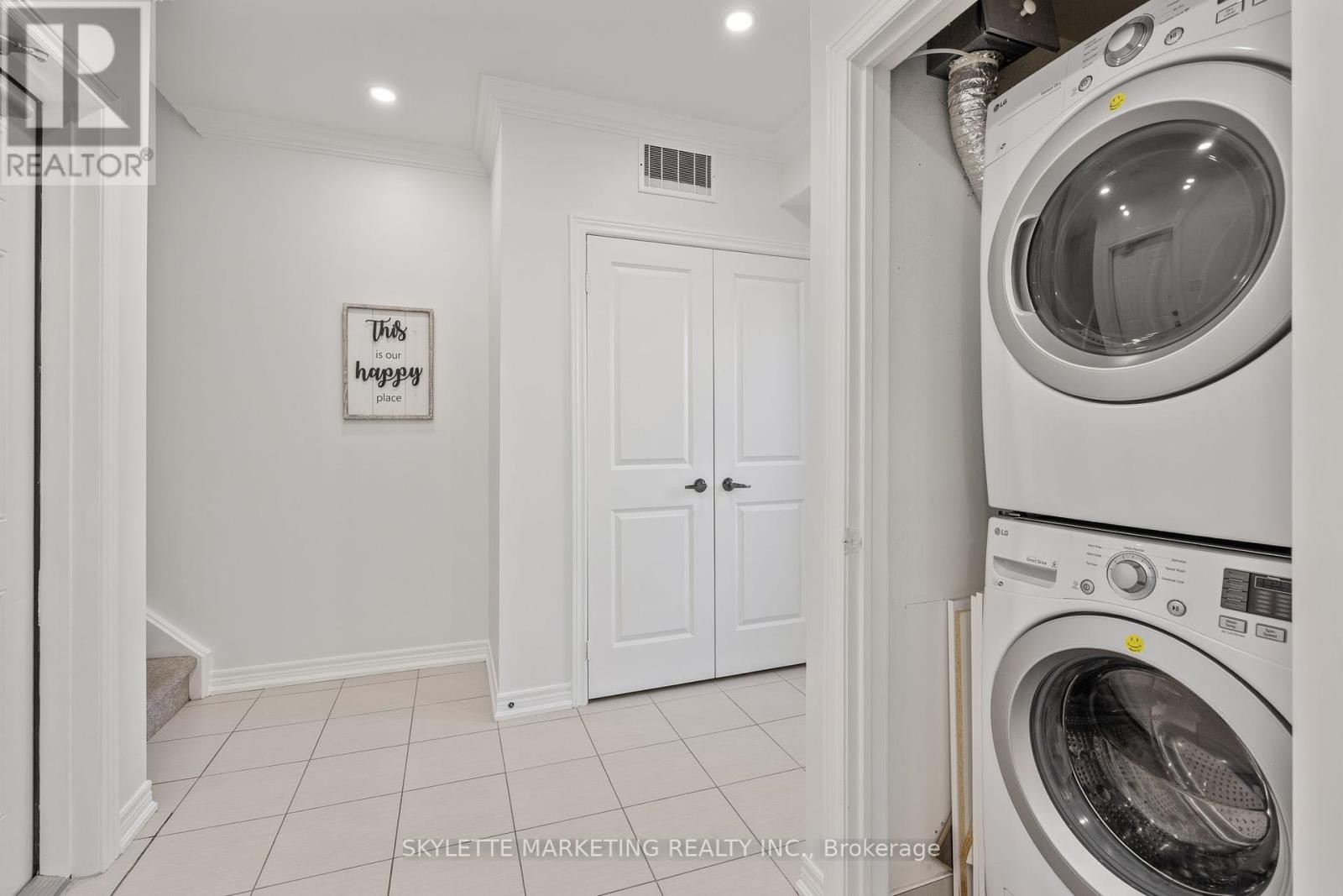 












2 CORNERBANK CRESCENT

,
Whitchurch-Stouffville (Stouffville),




Ontario
L4A1X1

