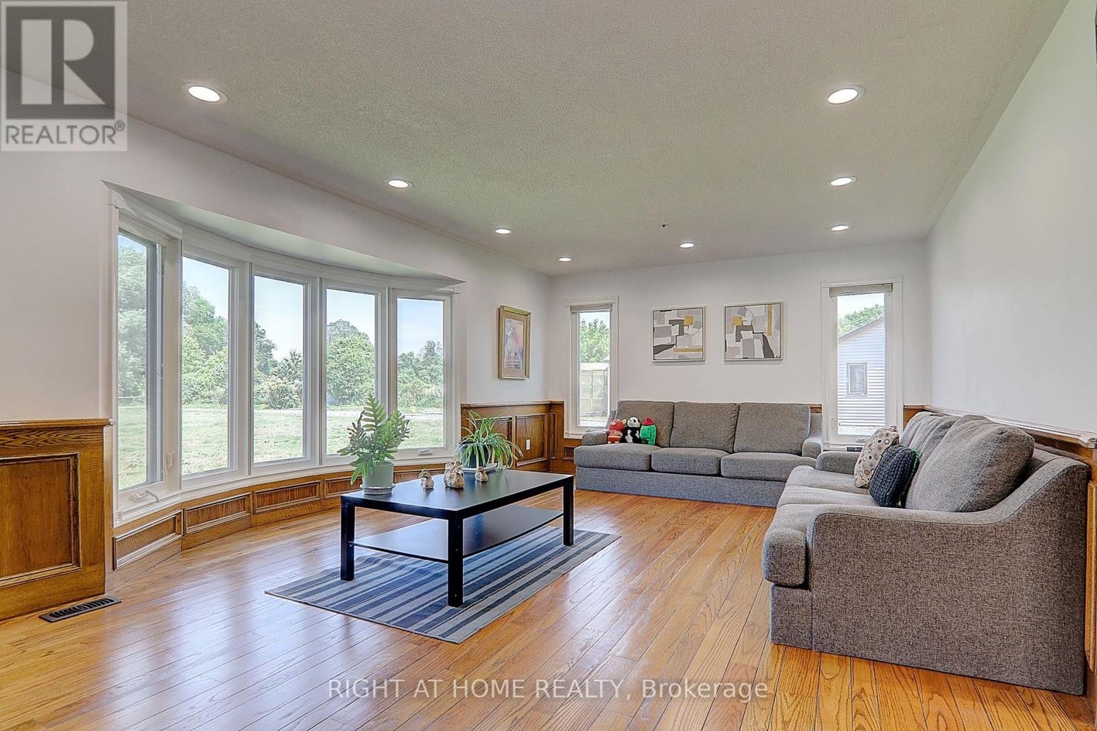 












1008 MOUNT ALBERT ROAD

,
East Gwillimbury (Sharon),




Ontario
L0G1V0


