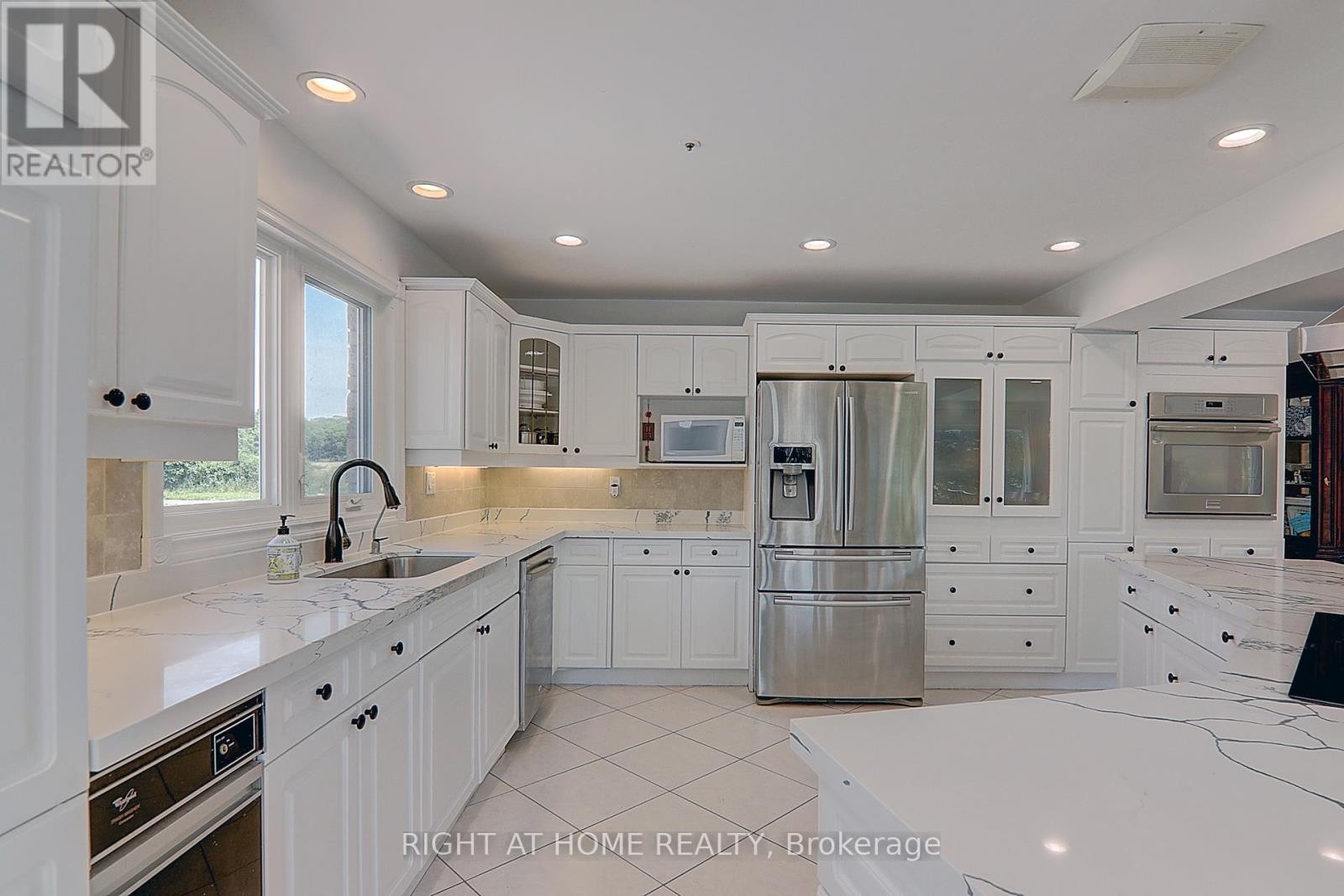 












1008 MOUNT ALBERT ROAD

,
East Gwillimbury (Sharon),




Ontario
L0G1V0

