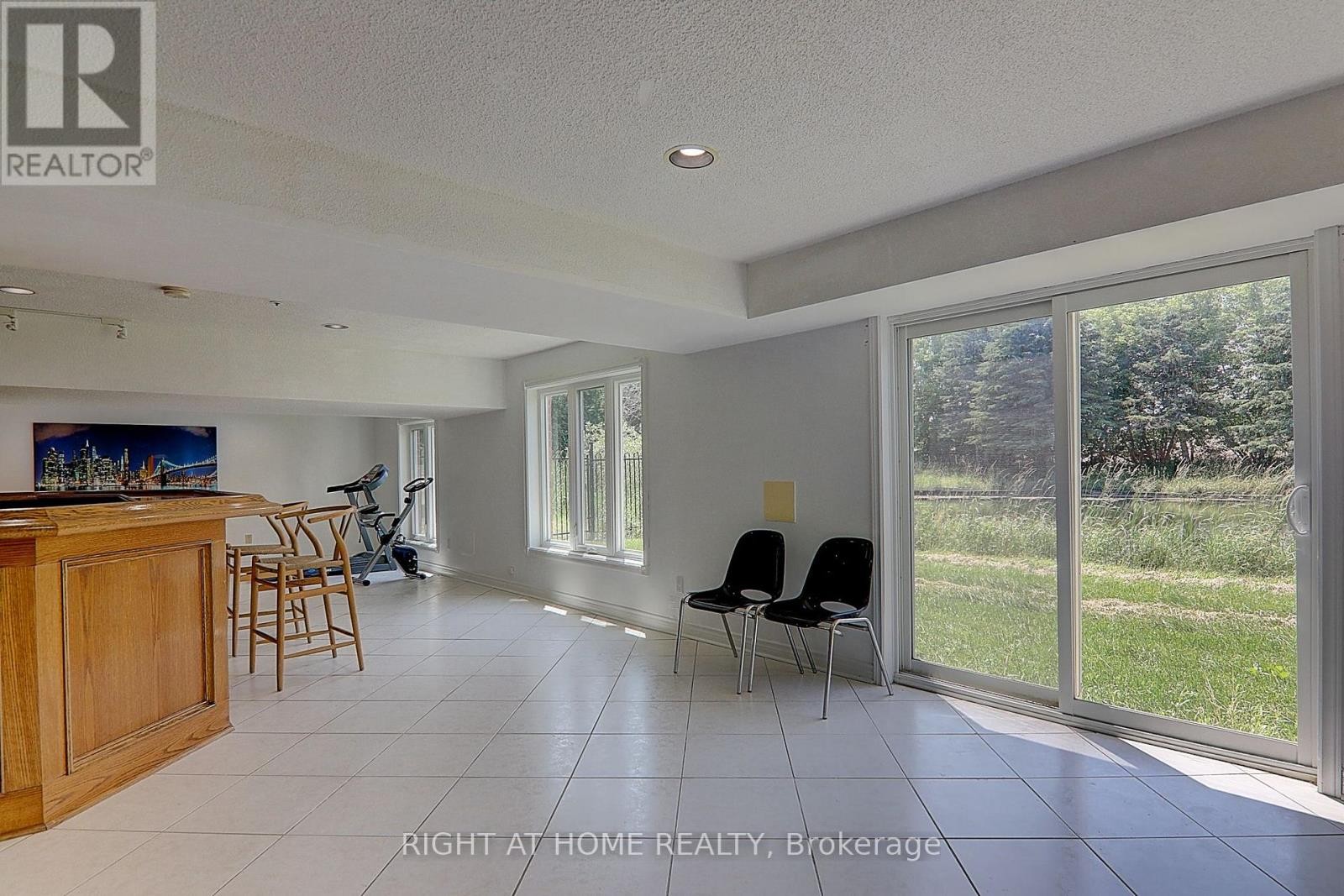 












1008 MOUNT ALBERT ROAD

,
East Gwillimbury (Sharon),




Ontario
L0G1V0

