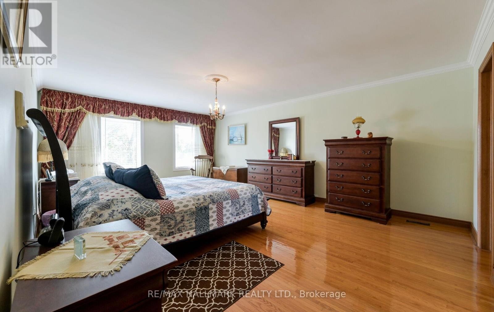 












30 OAK AVENUE

,
Richmond Hill (South Richvale),




Ontario
L4C6R7

