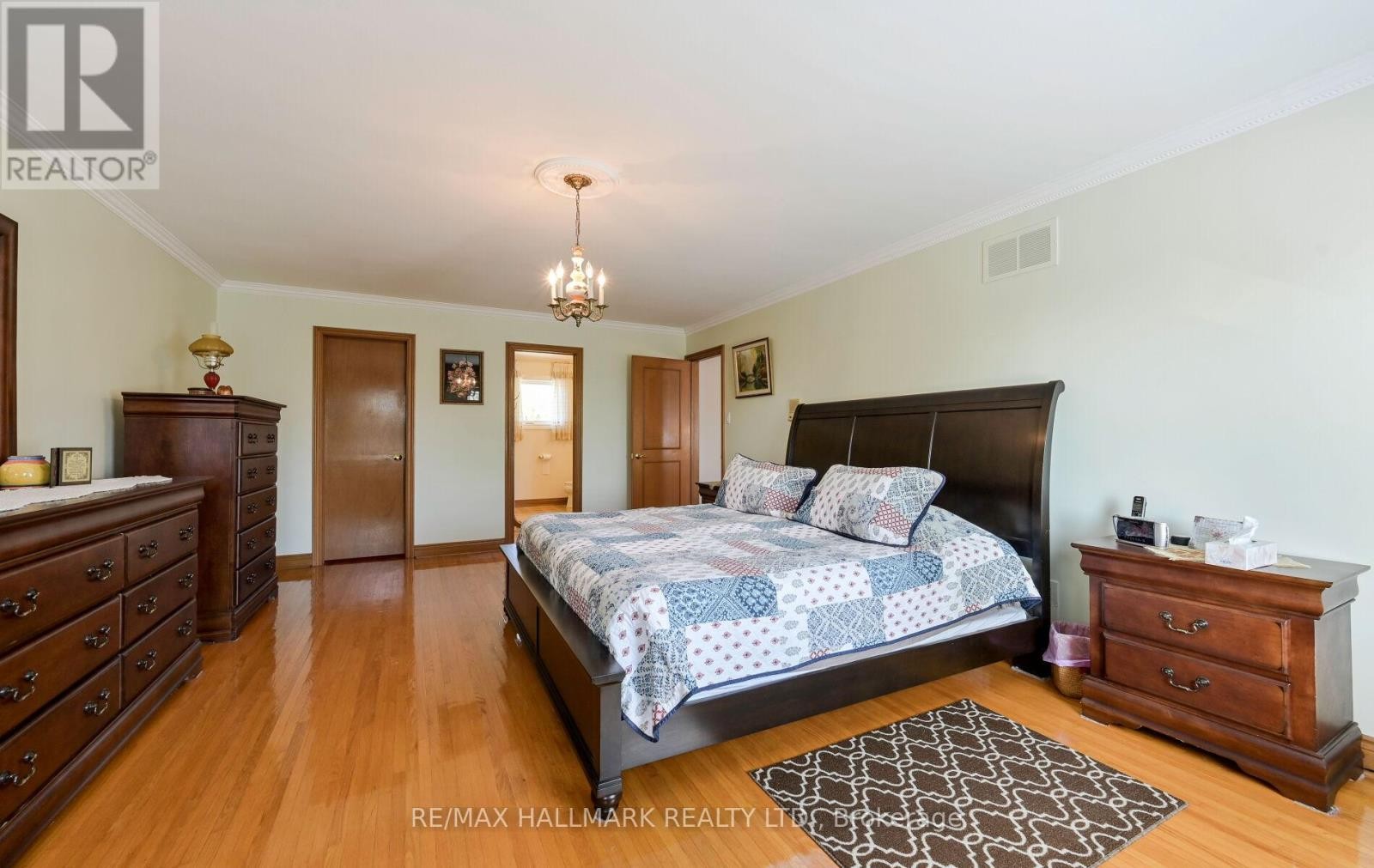 












30 OAK AVENUE

,
Richmond Hill (South Richvale),




Ontario
L4C6R7

