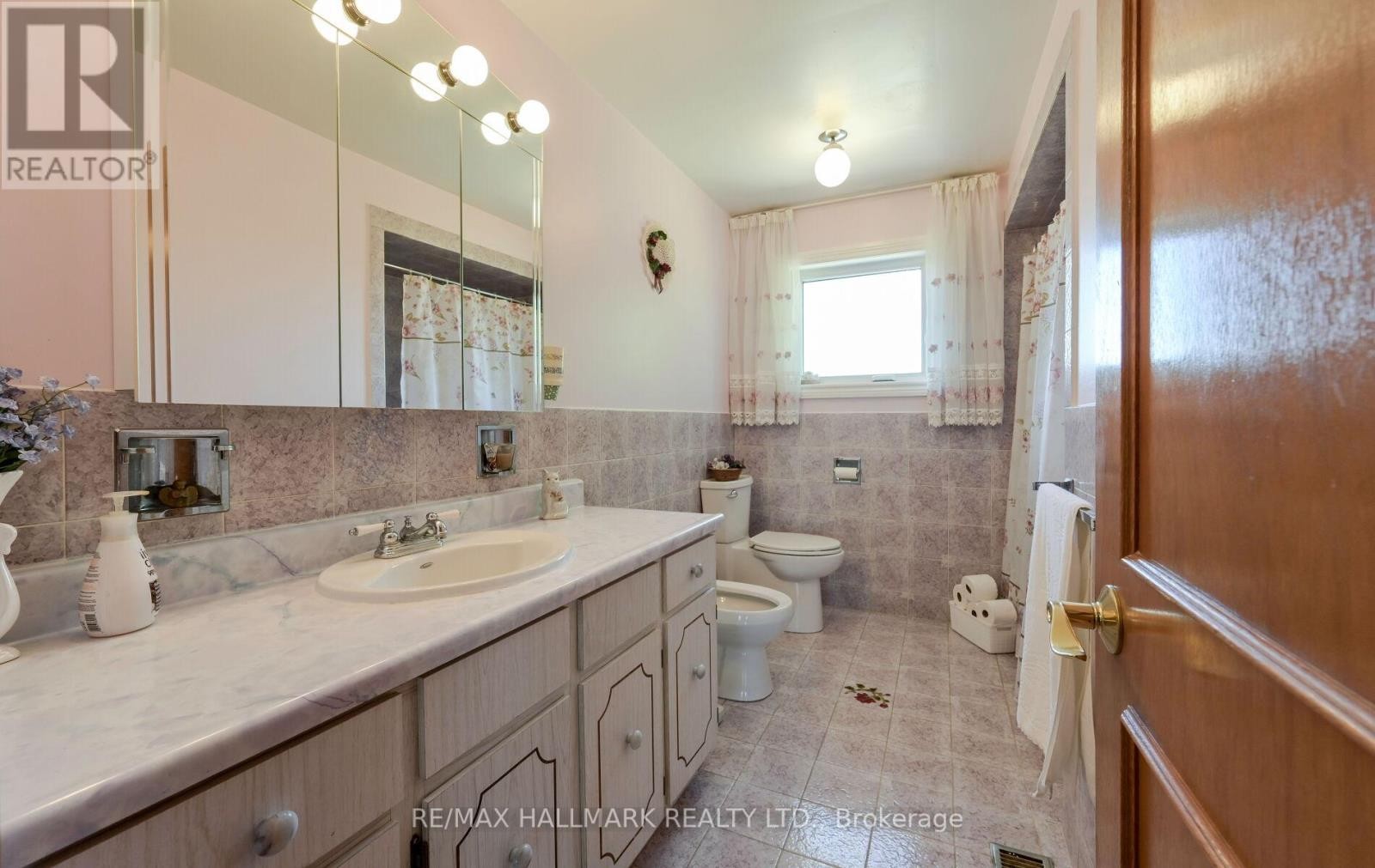 












30 OAK AVENUE

,
Richmond Hill (South Richvale),




Ontario
L4C6R7

