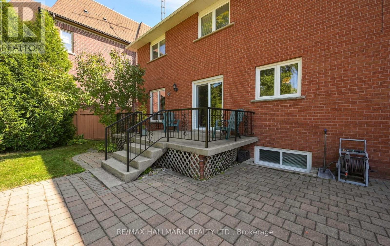 












30 OAK AVENUE

,
Richmond Hill (South Richvale),




Ontario
L4C6R7

