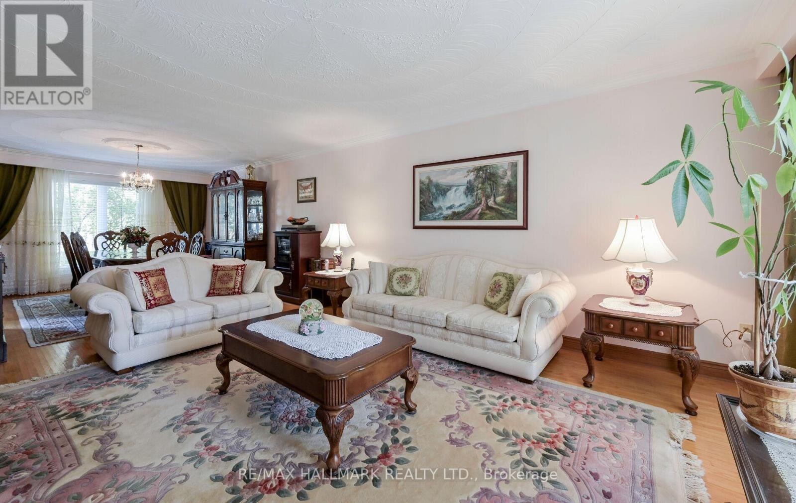 












30 OAK AVENUE

,
Richmond Hill (South Richvale),




Ontario
L4C6R7

