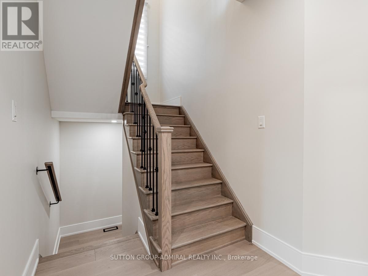 












109 BARLI CRESCENT

,
Vaughan (Patterson),




Ontario
L6A4S2

