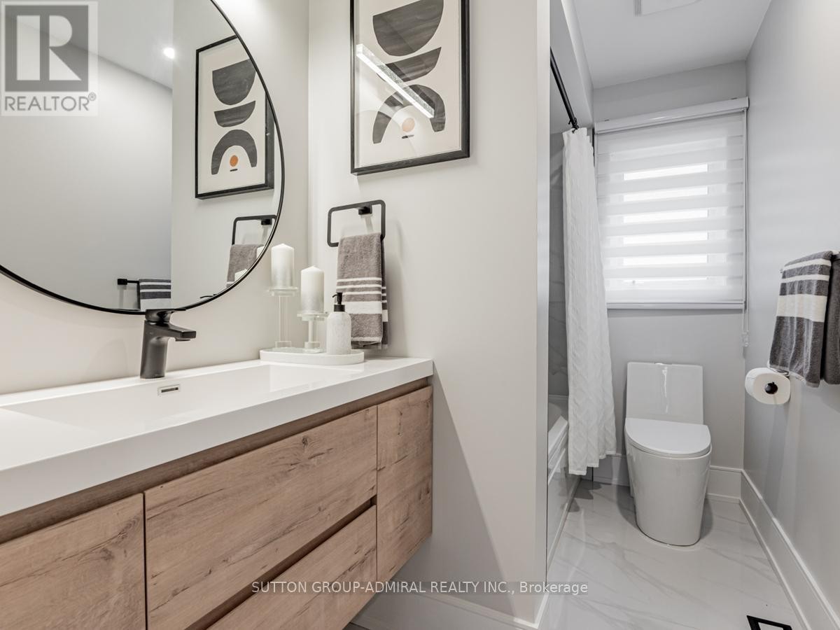 












109 BARLI CRESCENT

,
Vaughan (Patterson),




Ontario
L6A4S2

