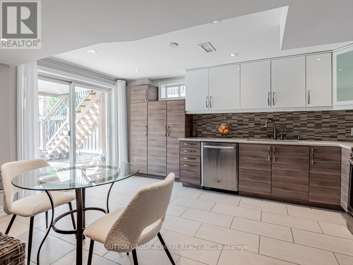 












109 BARLI CRESCENT

,
Vaughan (Patterson),




Ontario
L6A4S2

