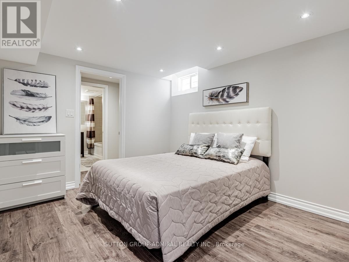 












109 BARLI CRESCENT

,
Vaughan (Patterson),




Ontario
L6A4S2

