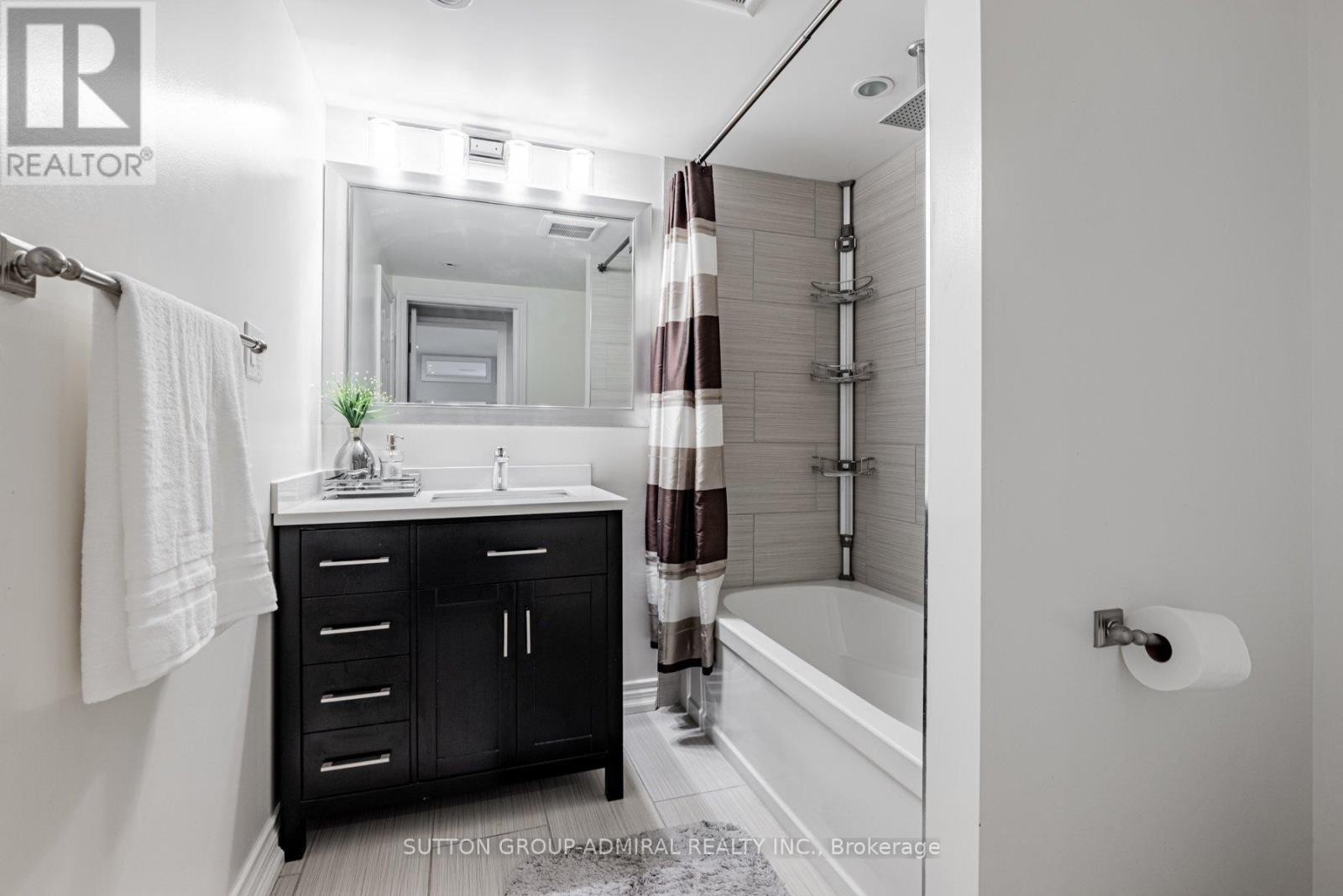 












109 BARLI CRESCENT

,
Vaughan (Patterson),




Ontario
L6A4S2


