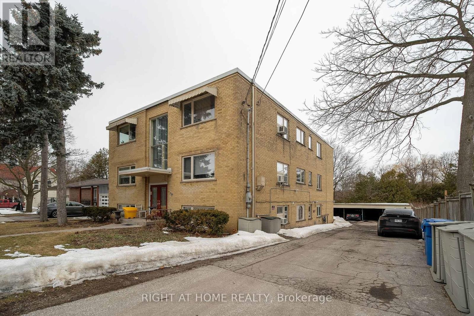 












285 RICHMOND STREET S

,
Richmond Hill (Mill Pond),




Ontario
L4C3Z2

