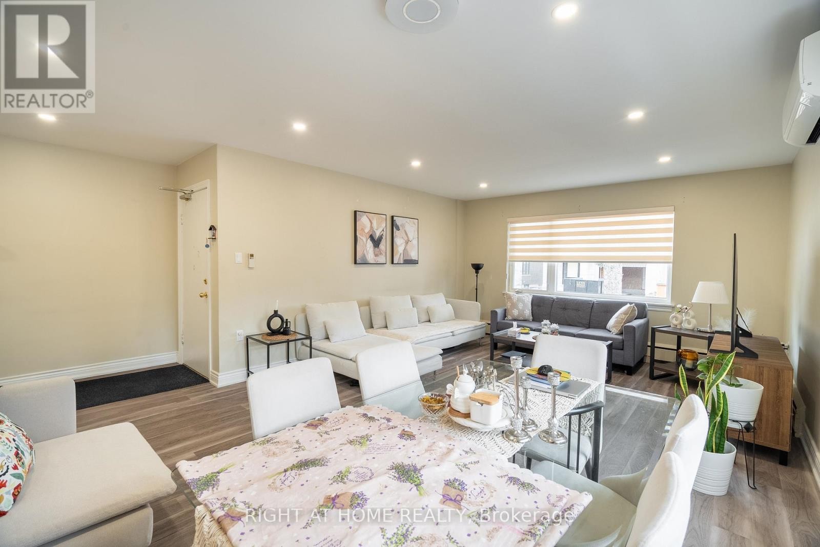 












285 RICHMOND STREET S

,
Richmond Hill (Mill Pond),




Ontario
L4C3Z2


