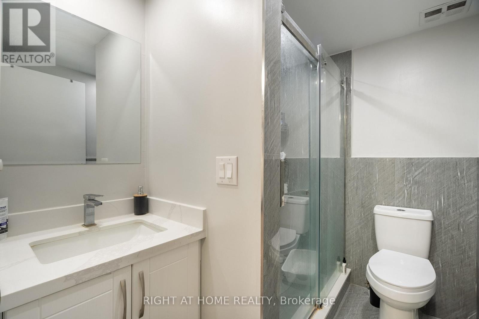 












285 RICHMOND STREET S

,
Richmond Hill (Mill Pond),




Ontario
L4C3Z2

