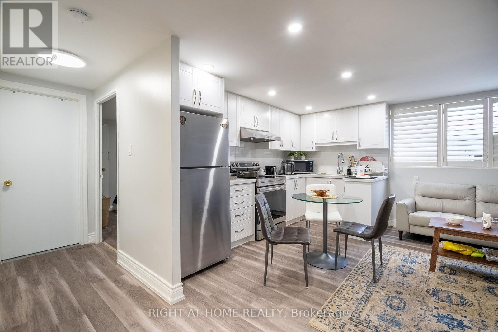 












285 RICHMOND STREET S

,
Richmond Hill (Mill Pond),




Ontario
L4C3Z2

