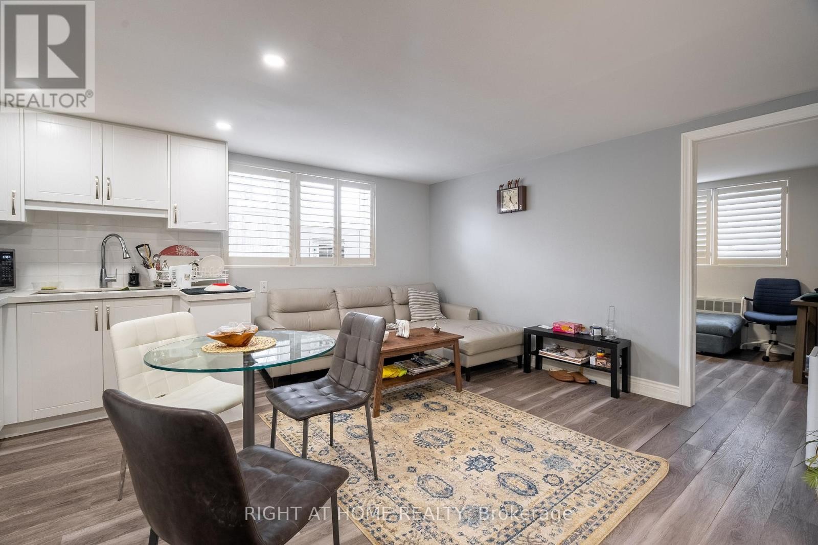 












285 RICHMOND STREET S

,
Richmond Hill (Mill Pond),




Ontario
L4C3Z2

