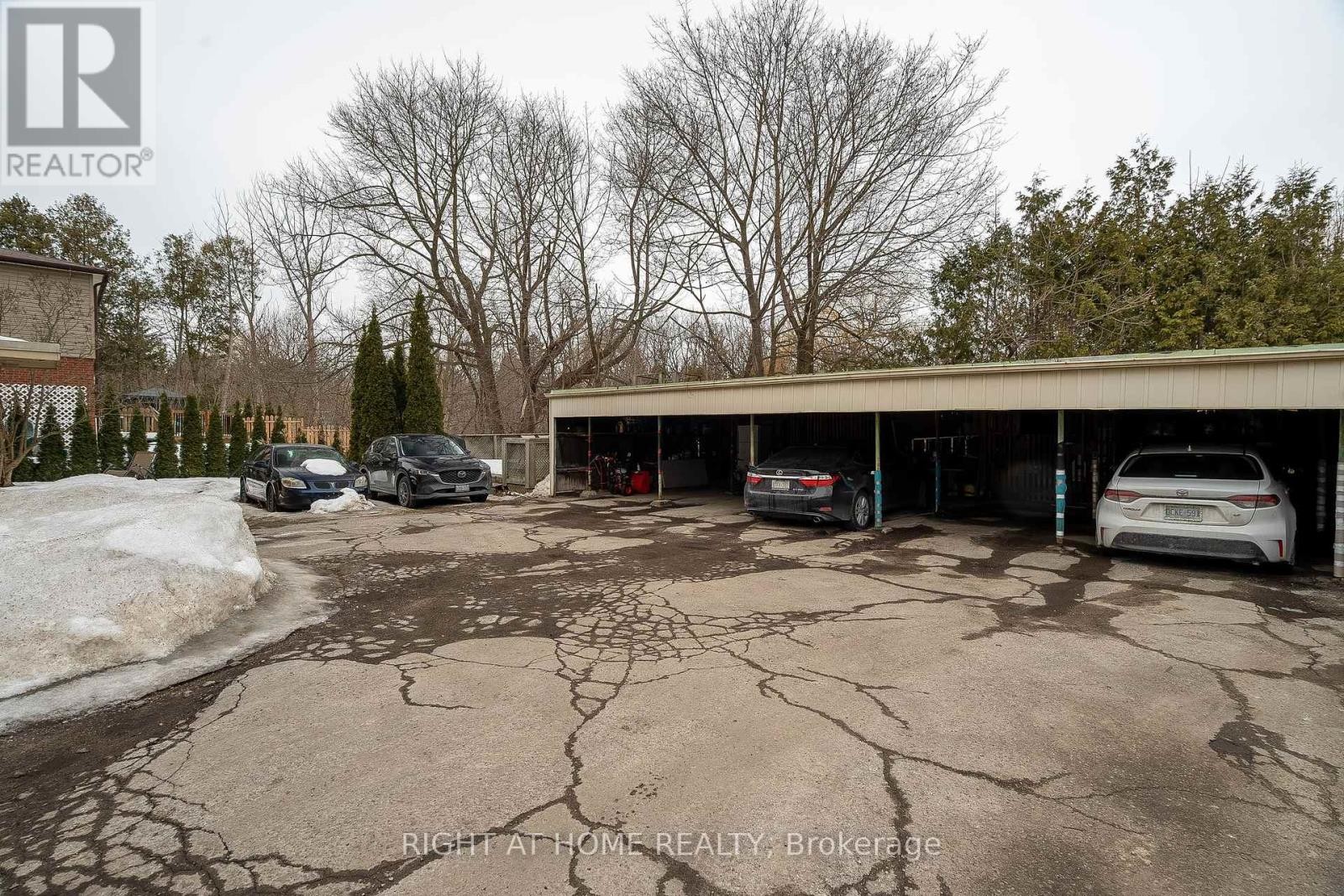 












285 RICHMOND STREET S

,
Richmond Hill (Mill Pond),




Ontario
L4C3Z2

