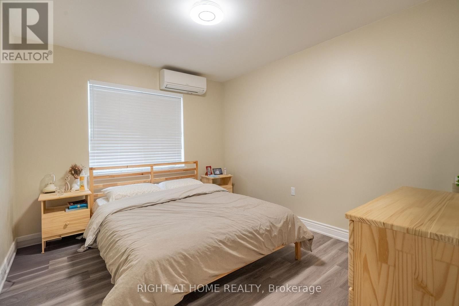 












285 RICHMOND STREET S

,
Richmond Hill (Mill Pond),




Ontario
L4C3Z2

