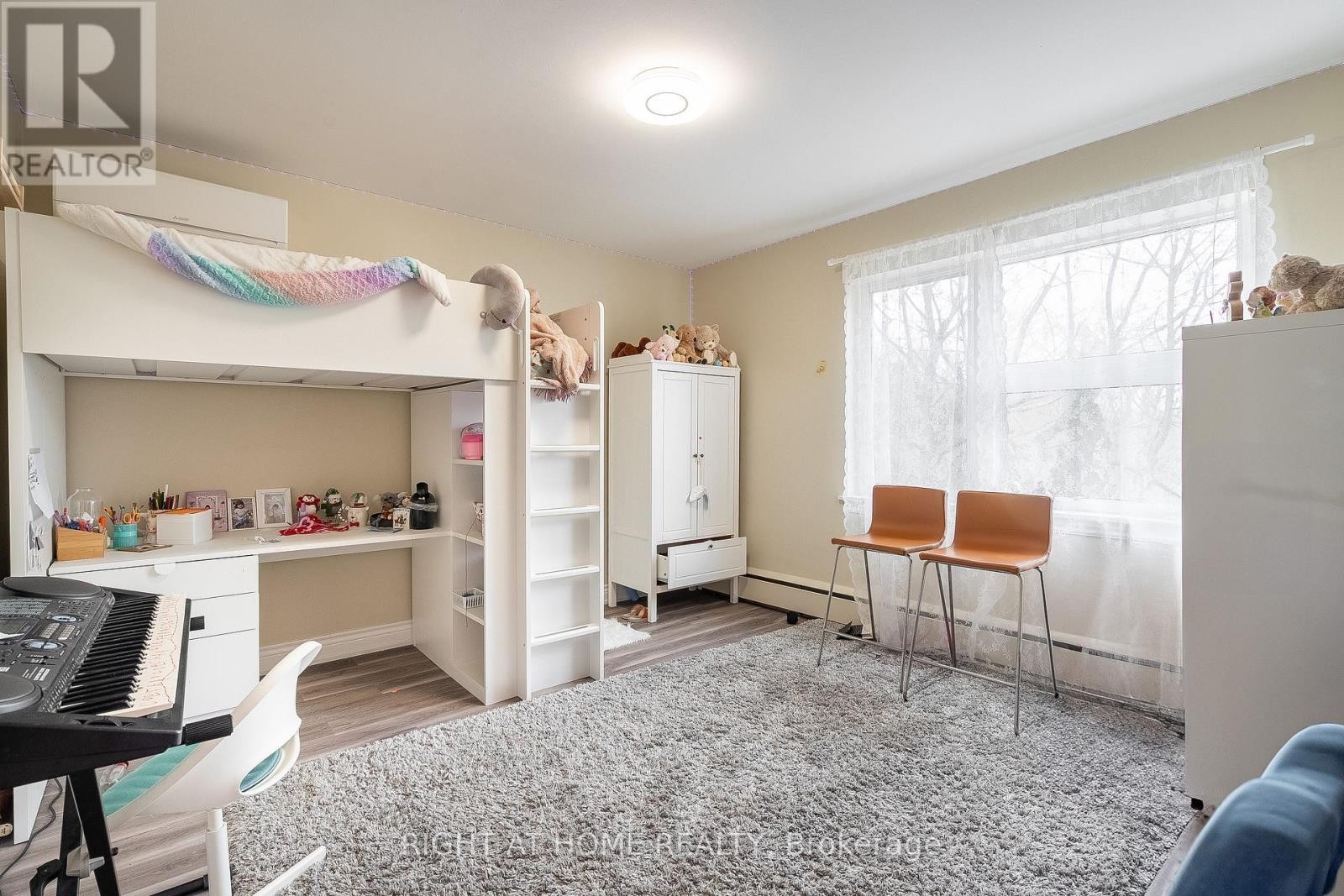 












285 RICHMOND STREET S

,
Richmond Hill (Mill Pond),




Ontario
L4C3Z2

