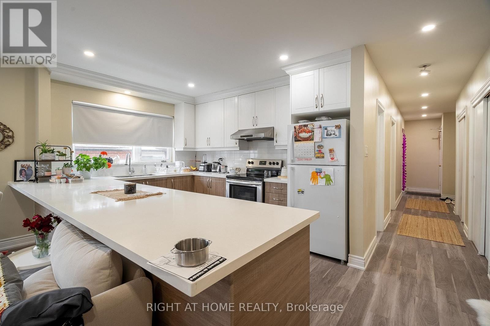 












285 RICHMOND STREET S

,
Richmond Hill (Mill Pond),




Ontario
L4C3Z2

