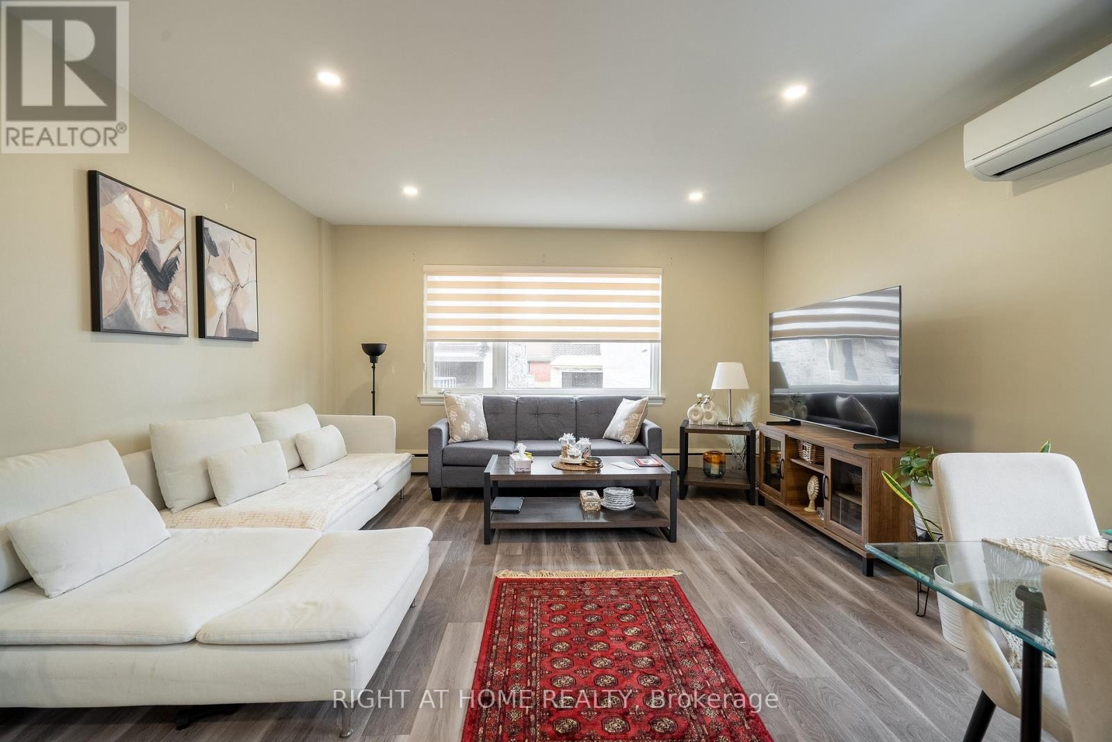 












285 RICHMOND STREET S

,
Richmond Hill (Mill Pond),




Ontario
L4C3Z2

