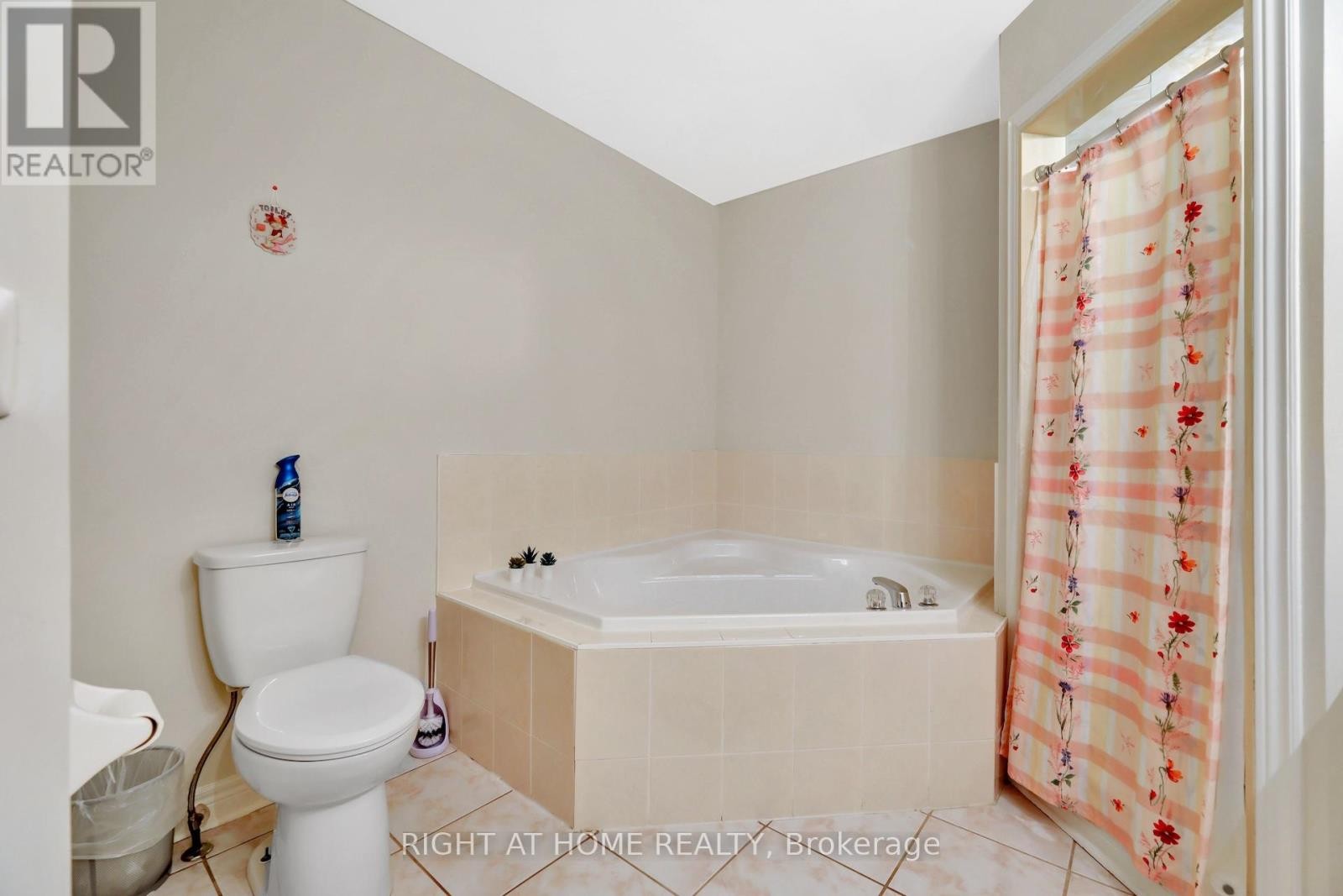 












62 MARTINI DRIVE

,
Richmond Hill (Rouge Woods),




Ontario
L4S2T7

