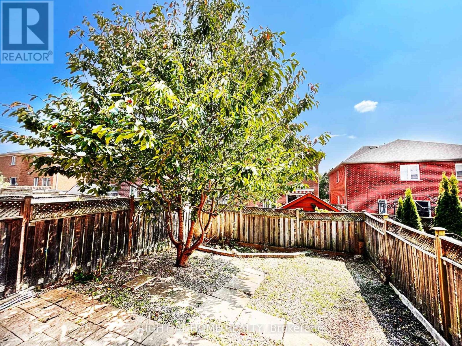 












62 MARTINI DRIVE

,
Richmond Hill (Rouge Woods),




Ontario
L4S2T7

