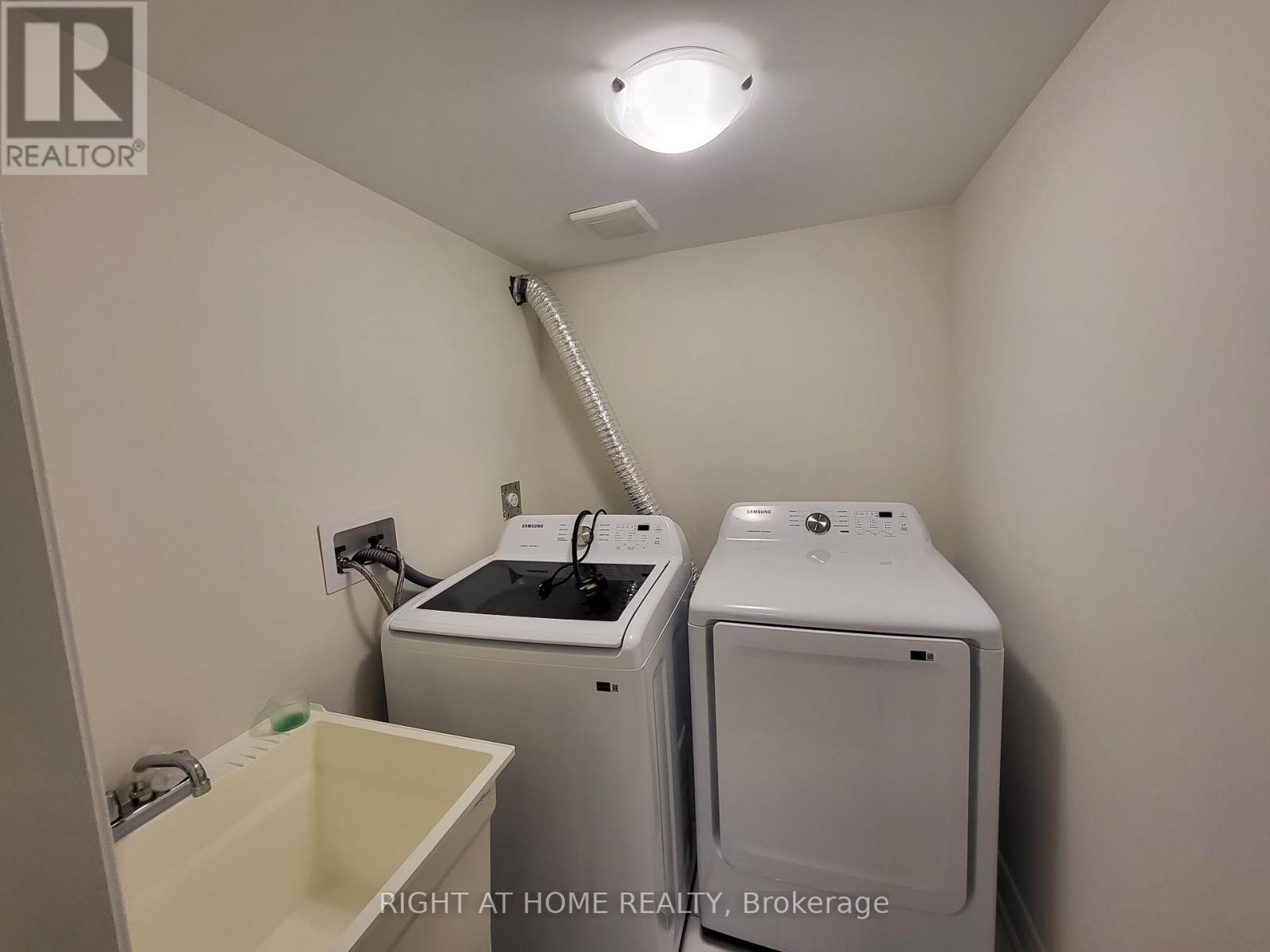 












BSMT - 98 WRAGGS ROAD

,
Bradford West Gwillimbury (Bond Head),




Ontario
L3Z4N1

