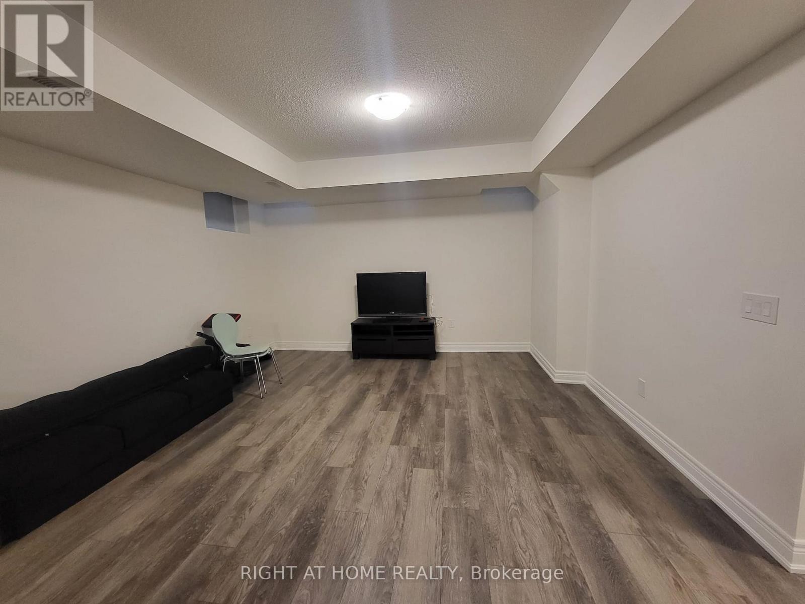 












BSMT - 98 WRAGGS ROAD

,
Bradford West Gwillimbury (Bond Head),




Ontario
L3Z4N1

