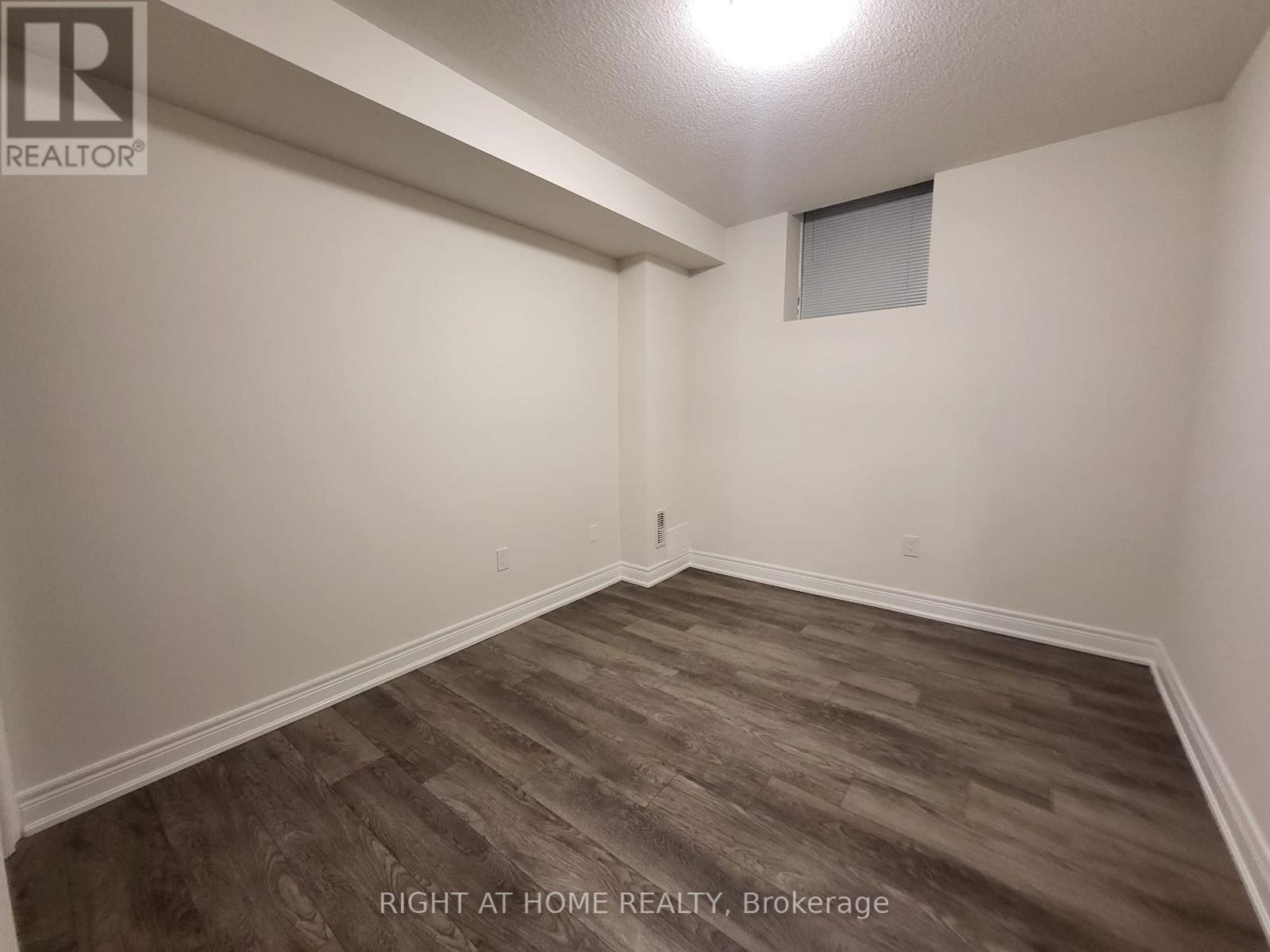 












BSMT - 98 WRAGGS ROAD

,
Bradford West Gwillimbury (Bond Head),




Ontario
L3Z4N1

