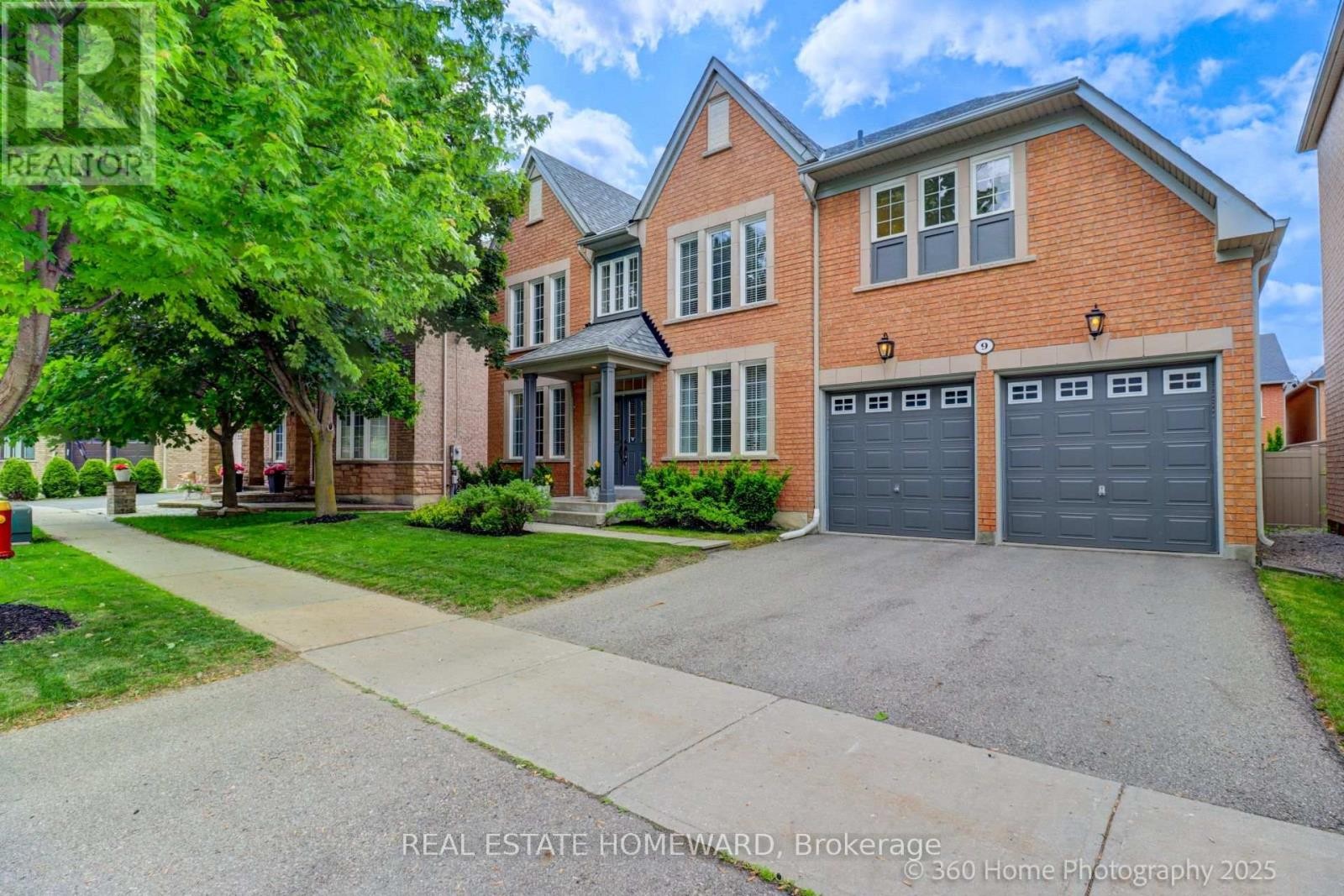 












9 TARMACK DRIVE

,
Richmond Hill (Jefferson),




Ontario
L4E0E6

