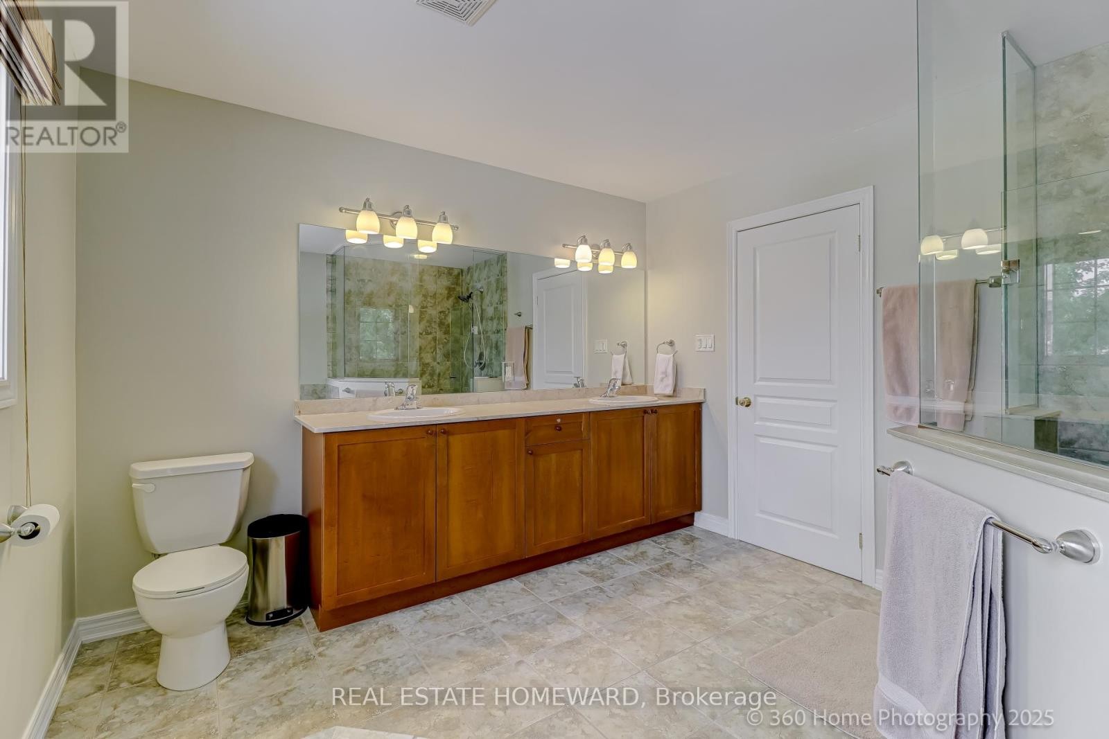 












9 TARMACK DRIVE

,
Richmond Hill (Jefferson),




Ontario
L4E0E6

