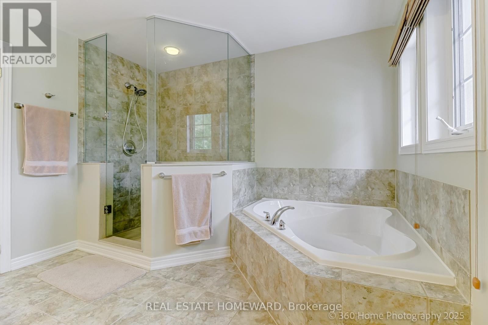 












9 TARMACK DRIVE

,
Richmond Hill (Jefferson),




Ontario
L4E0E6

