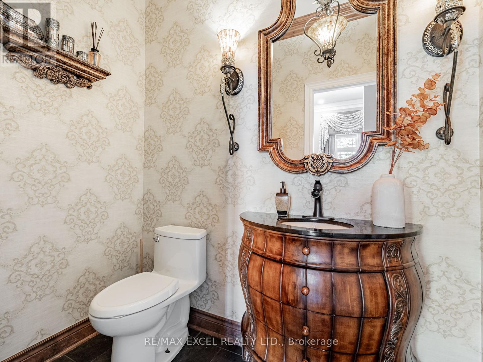 












146 UPPER POST ROAD W

,
Vaughan (Patterson),




Ontario
L6A4J9

