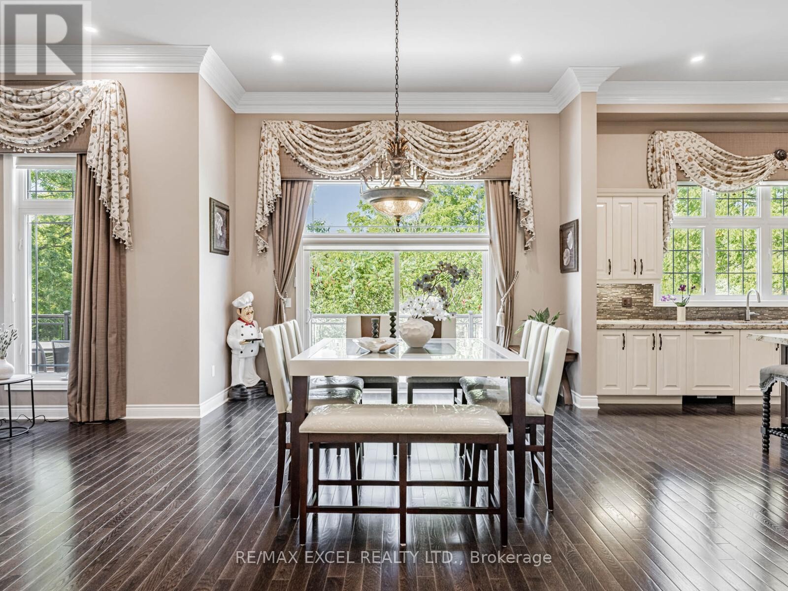 












146 UPPER POST ROAD W

,
Vaughan (Patterson),




Ontario
L6A4J9

