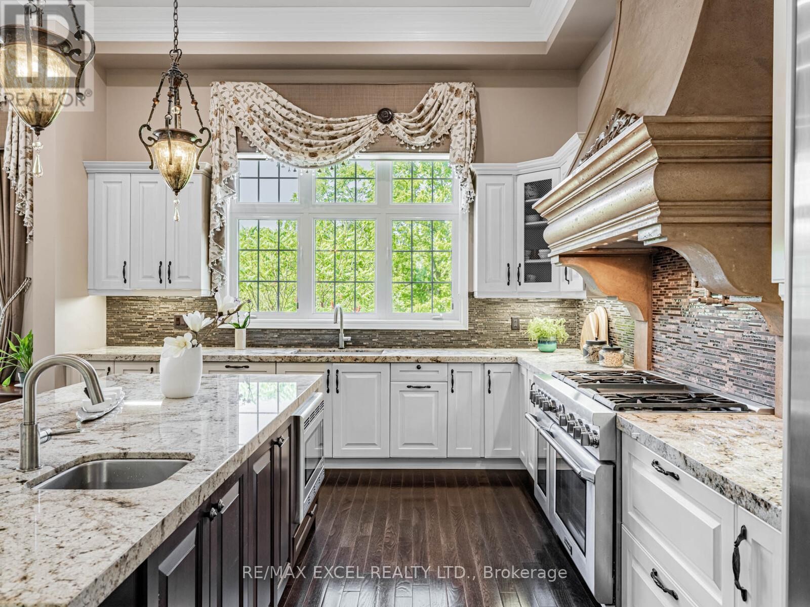 












146 UPPER POST ROAD W

,
Vaughan (Patterson),




Ontario
L6A4J9

